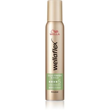 Spuma pentru par cu grad de fixare 5 Silk Finish & Hold Wellaflex, 200ml, Wella